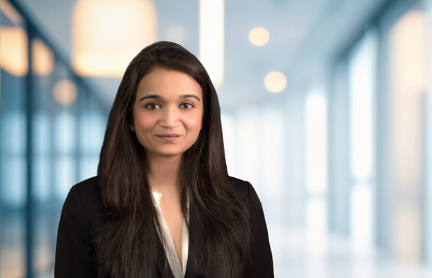 Professional Headshot of Shubhra Mashelkar